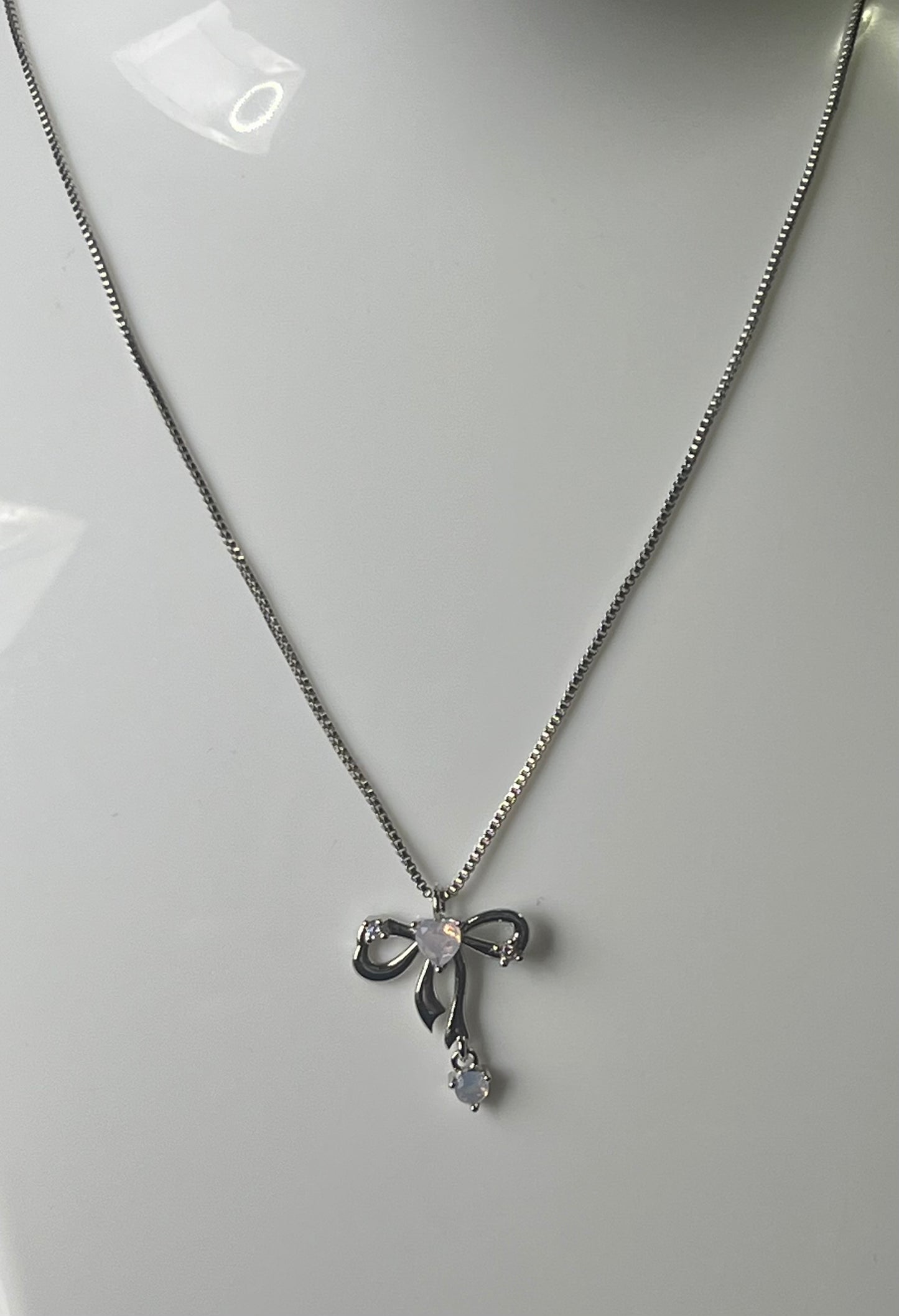 Bow Necklace