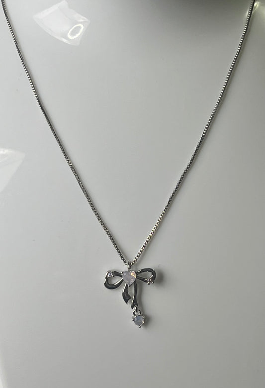 Bow Necklace